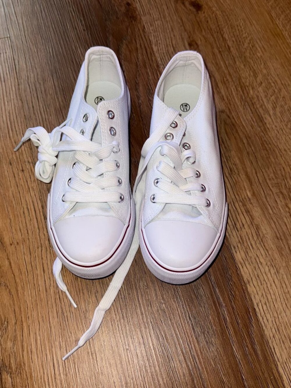 White Canvas Shoes size 5.5 Never Worn